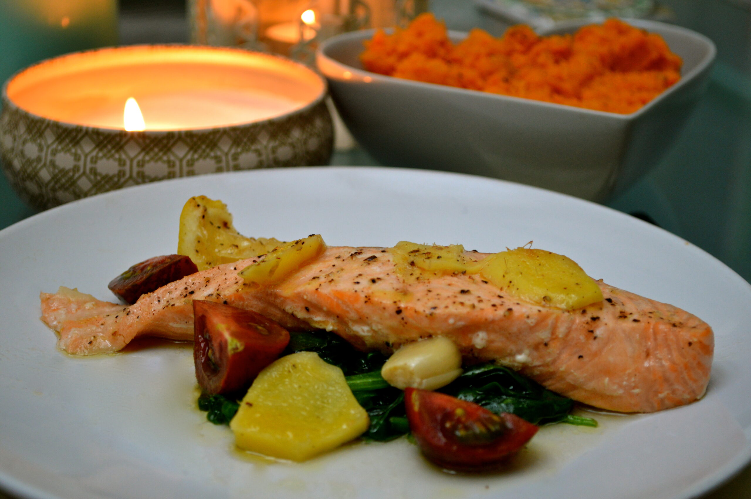 Baked salmon with ginger, lemon and garlic