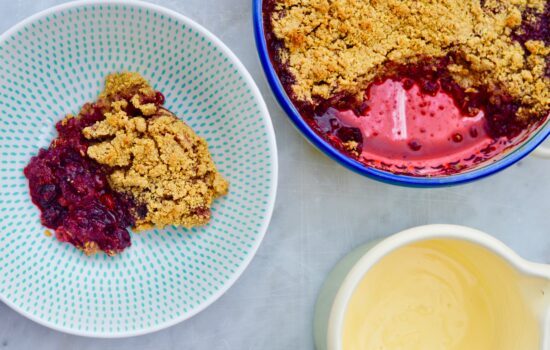 Low-carb blackberry crumble with homemade custard